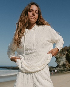 how to wear hoodie with shorts