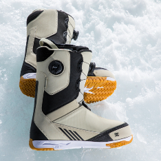 cleaning snowboard boots