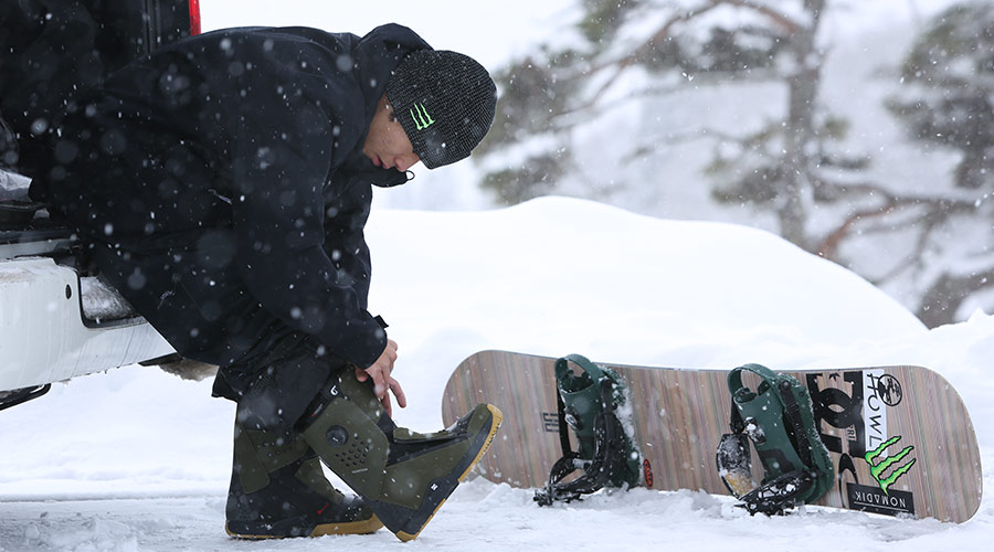 Snowboard boots width, bindings, and boot size