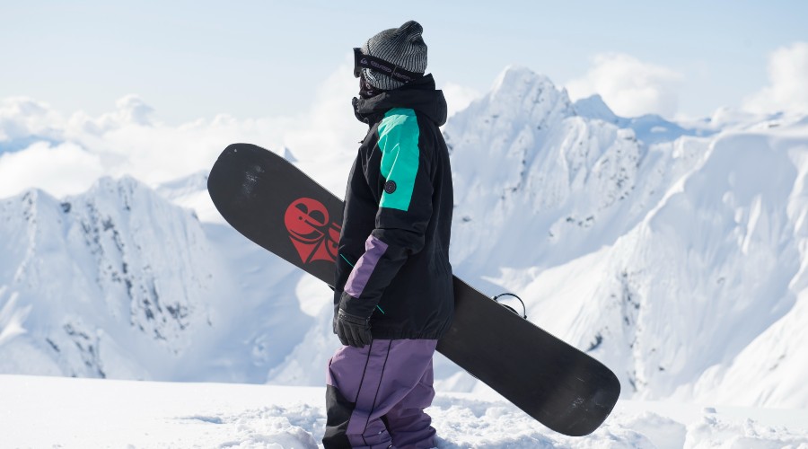 ski vs snowboard jackets