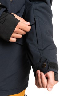 snow jacket with pass pocket