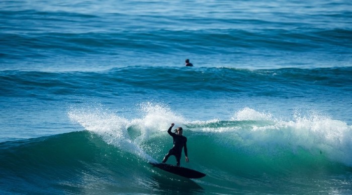 how to repair a wetsuit hole